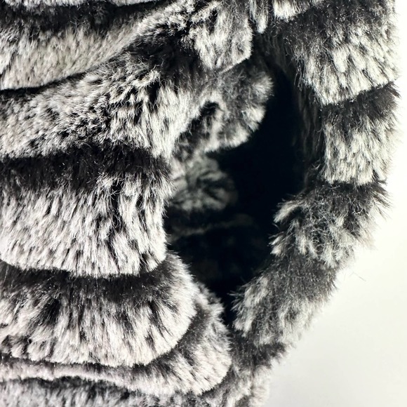 Widgeon Kids Faux Fur Teddy Bear Vest Black and gray with pockets 2T - Picture 6 of 8